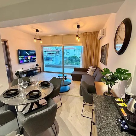 Luxury 303 - Brand New - Private Parking