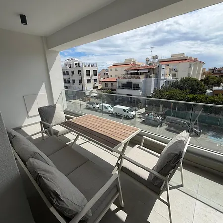 Luxury 303 - Brand New - Private Parking *