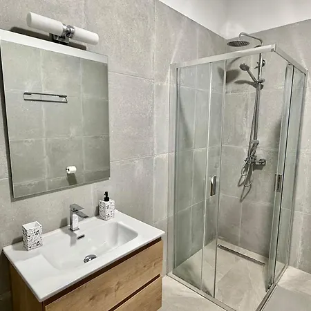 Luxury 303 - Brand New - Private Parking Lemesos